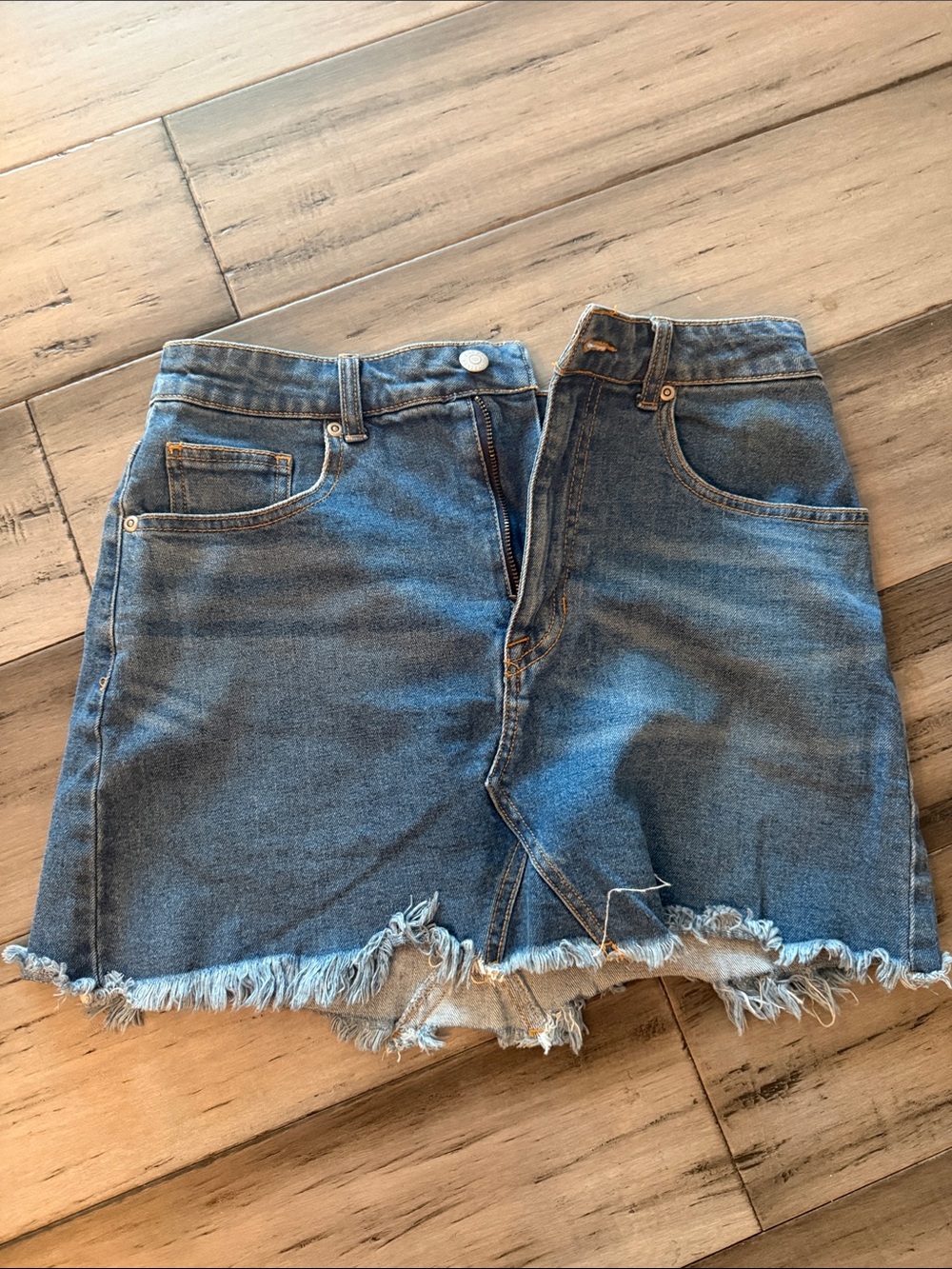 High-Rise Frayed Hem Denim Mini Skirt - Blue